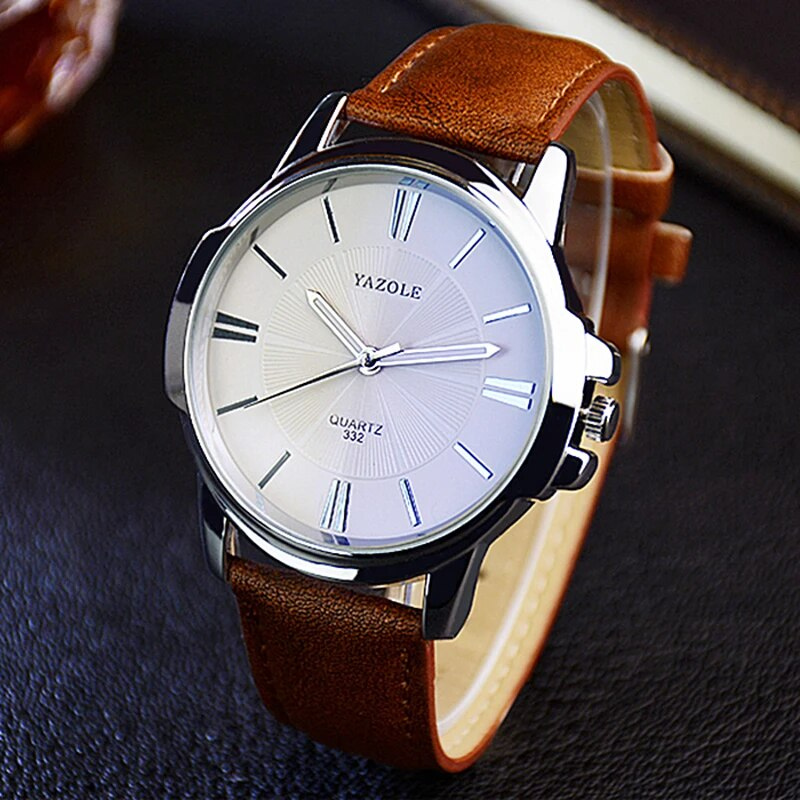Montre en cuir à verre bleu de luxe